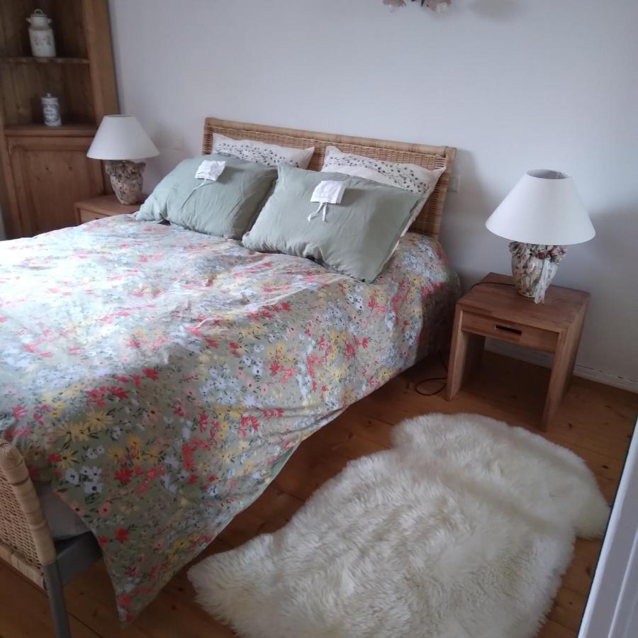 Les Dames De La Saugiat Bed and Breakfast Le Fied Εξωτερικό φωτογραφία