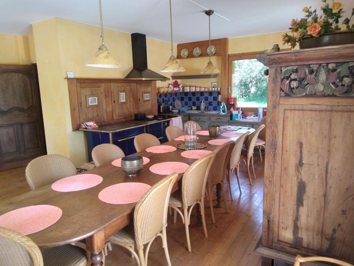 Les Dames De La Saugiat Bed and Breakfast Le Fied Εξωτερικό φωτογραφία