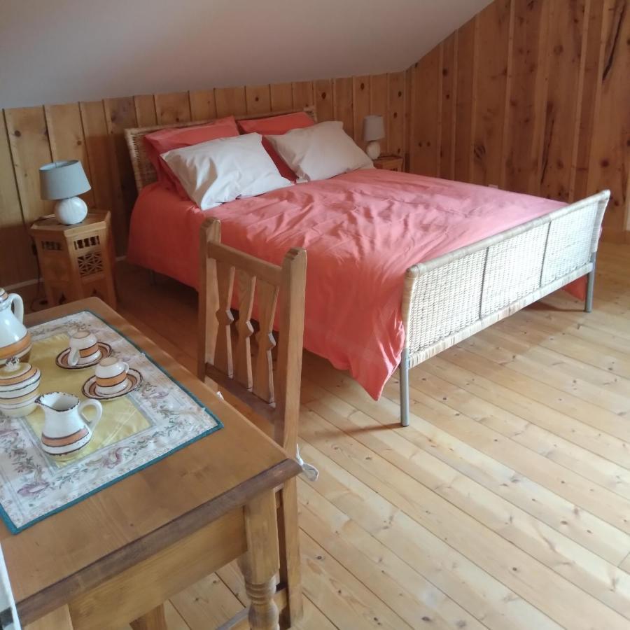 Les Dames De La Saugiat Bed and Breakfast Le Fied Εξωτερικό φωτογραφία