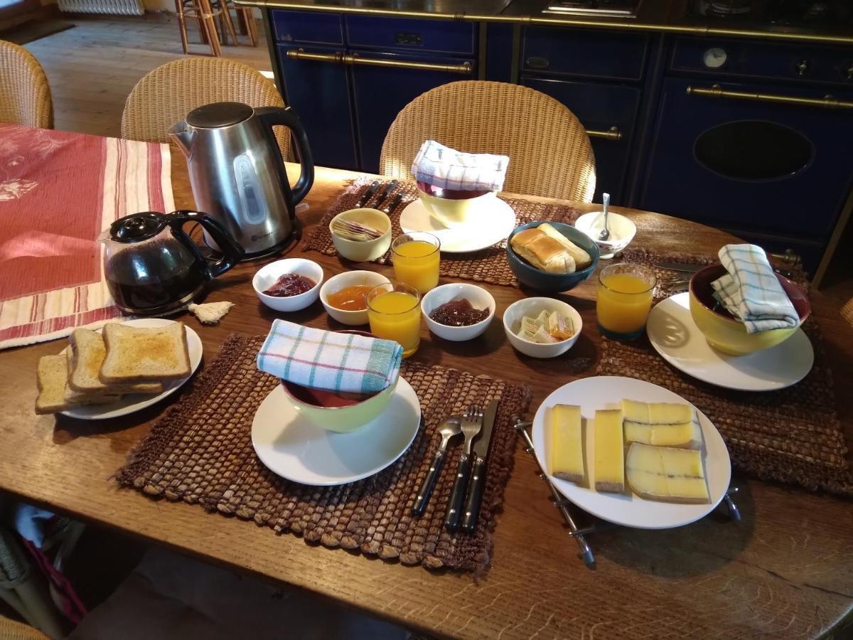 Les Dames De La Saugiat Bed and Breakfast Le Fied Εξωτερικό φωτογραφία