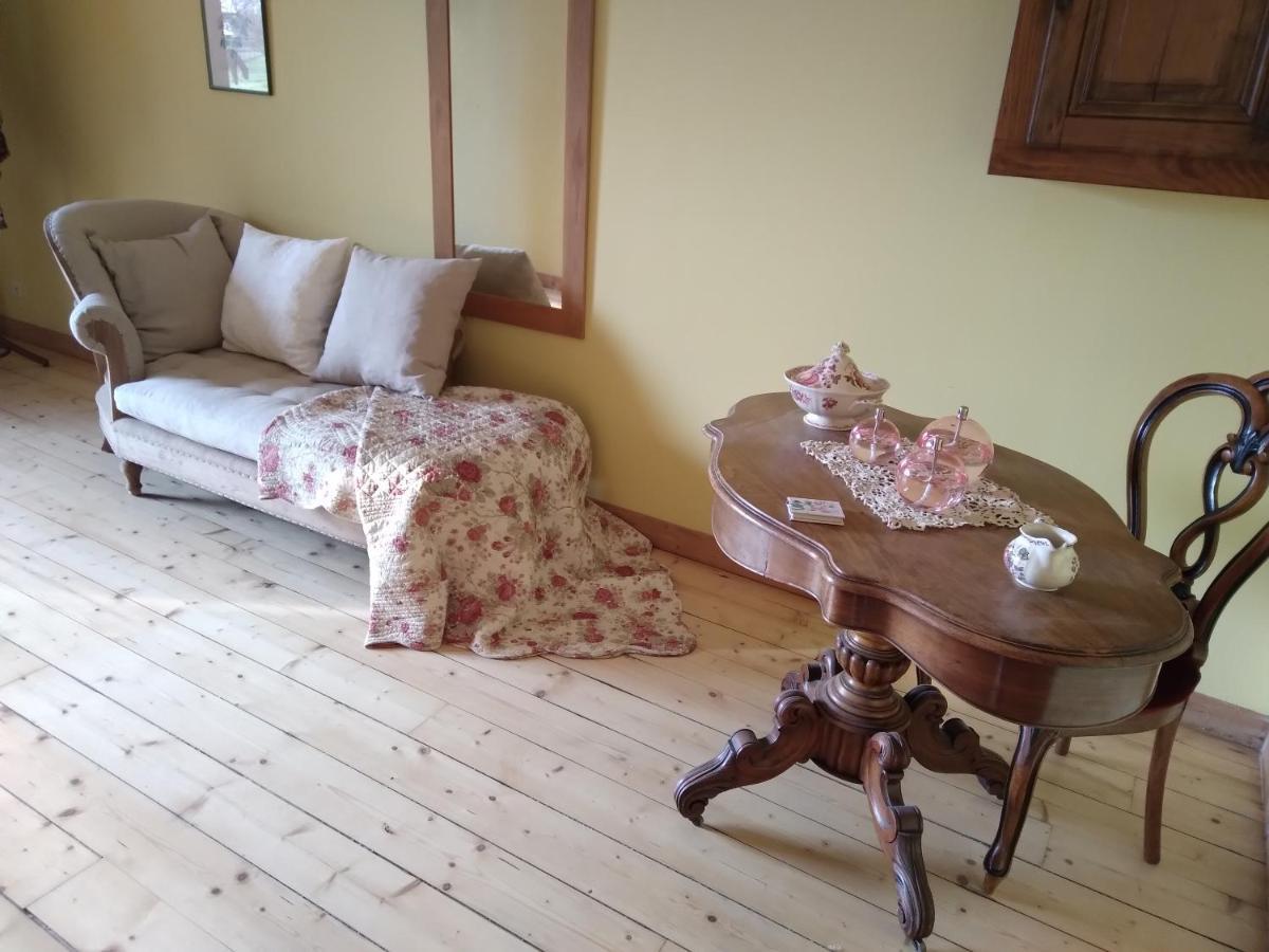 Les Dames De La Saugiat Bed and Breakfast Le Fied Εξωτερικό φωτογραφία